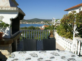 Гостиница Neat apartment in Vinisce with magnificent sea and beach within walking distance  Винишче